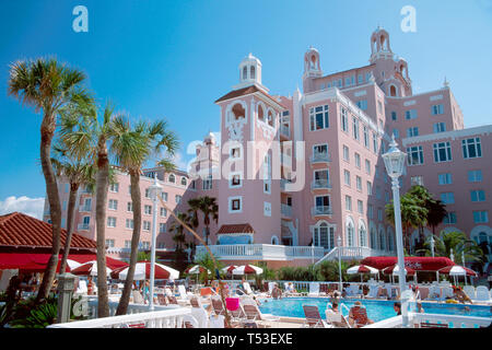 Florida Gulf Coast Long Key Pass A Grille Beach Strände, Sand, Surfen, Don Cesar Beach Strände, Sand, Surfen, Resort, Unterkunft, Urlaub und Spa, erbaut 1928 maurischen Stockfoto