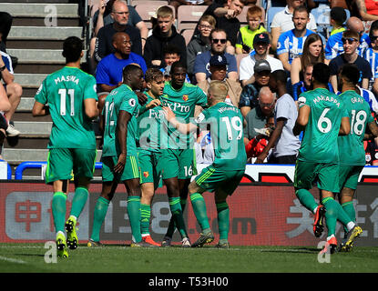 Die watford Gerard Deulofeu (3. links) feiert, nachdem er zählt seine Seiten erstes Ziel während der Premier League Match am John Smith's Stadion, Huddersfield. Stockfoto