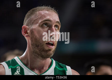 Madrid, Spanien. 19 Apr, 2019. Matt Lojeski während Real Madrid Sieg über Panathinaikos Athen Opap (78-63) Turkish Airlines Euroleague replayoff Spiel 2 feierten an Wizink Zentrum in Madrid (Spanien). 19. April 2019. Credit: Juan Carlos García Mate/Pacific Press/Alamy leben Nachrichten Stockfoto