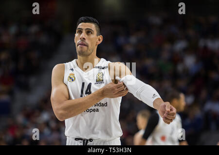 Madrid, Spanien. 19 Apr, 2019. Gustavo Ayón während Real Madrid Sieg über Panathinaikos Athen Opap (78-63) Turkish Airlines Euroleague replayoff Spiel 2 feierten an Wizink Zentrum in Madrid (Spanien). 19. April 2019. Credit: Juan Carlos García Mate/Pacific Press/Alamy leben Nachrichten Stockfoto