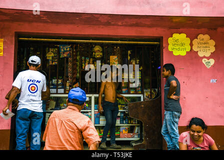 Latin store Front im guatemaltekischen Dorf Stockfoto