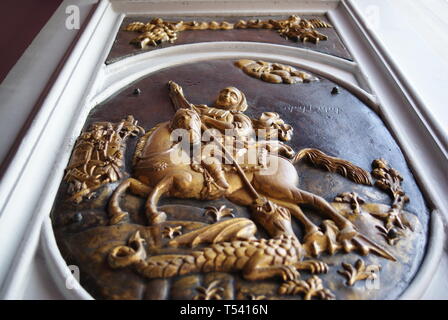 Detail eines Reliefs an den Türen des Heiligen Georg von Samatya oder Surp Kevork, einer armenischen Kirche in Istanbul Stockfoto