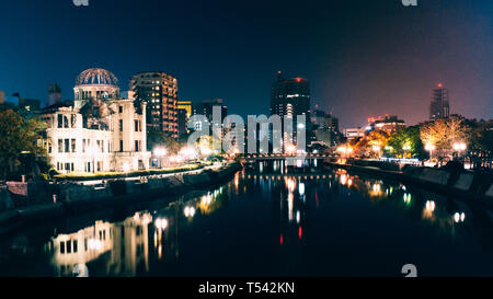 Atomic Bomb Dome in der Nacht in Hiroshima, Japan Stockfoto