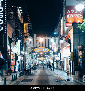 Die Straßen von Hiroshima in der Nacht Stockfoto