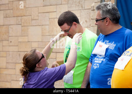 Präsentation von Special Olympics Sport Award für Entwicklungs- verzögerte Athleten an der St. Thomas University. St. Paul Minnesota MN USA Stockfoto