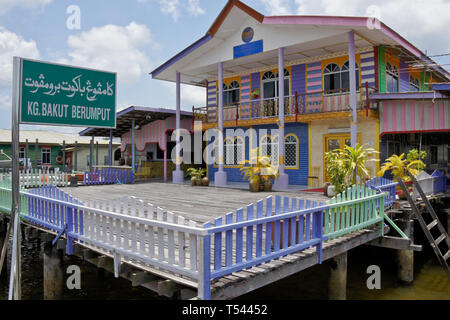 Bunte in Kampong Ayer (Kampung) Wasser Dorf auf Brunei River, Bandar Seri Begawan, Sultanat Brunei Stockfoto