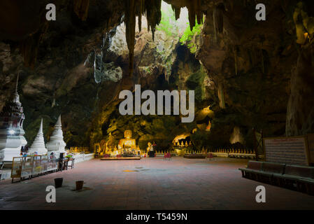 PHENCHABURI, THAILAND - Dezember 13, 2018: In der Höhle, Tempel von Tham Khao Luang Stockfoto