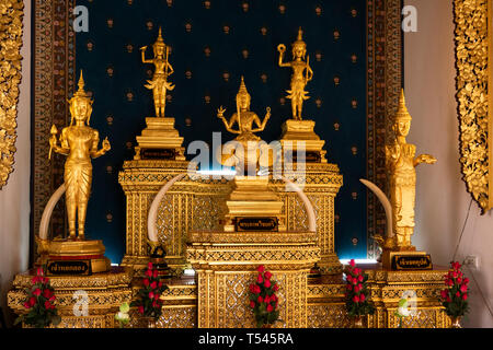 Thailand, Bangkok, Lak Muuang, Stadt Säule Schrein, Altar, vergoldet buddhistische Figuren Stockfoto