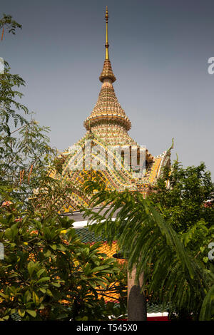 Thailand, Bangkok, Wat Pho, Phra Maha Chedi, hoch dekorierte Suan Misakawan memorial Chedi auf die königliche Familie von Crocodile Teich Stockfoto