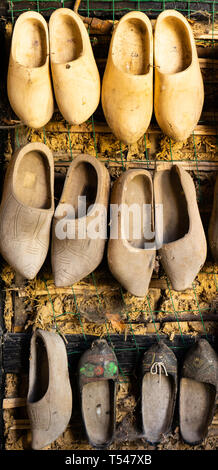 Traditionelle vintage Holz handgefertigt Niederländische clog Schuhe Stockfoto