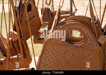 Handtaschen aus Leder von Hand in Kuba gestaltete Stockfoto