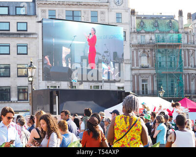 London, Großbritannien. 20. Apr 2019. Das Fest des Hl. Georg in Trafalgar Square Stockfoto