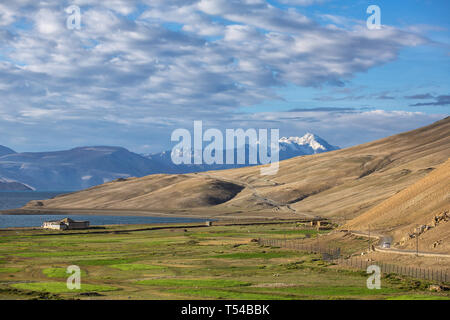 Tso Moriri See Landschaft in der Nähe von Karzok Dorf in Changtang Plateau, Ladakh, Indien Stockfoto