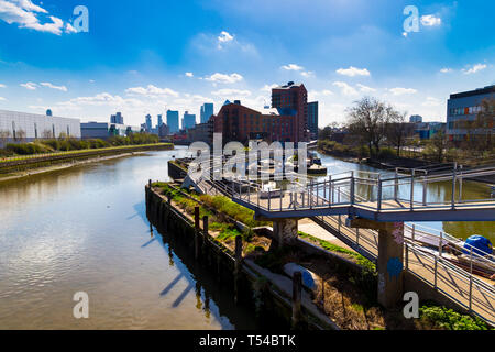 Bug Schlösser, bi-direktionale Schlösser in Bromley-für-Bogen und Süden Bromley am Fluss Lea und Limehouse Cut in den Tower Hamlets, London, UK Stockfoto