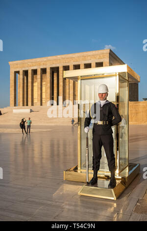 Ankara, Türkei - 15. Oktober 2018: Die wache Soldat in das Mausoleum Anitkabir, Mausoleum von Atatürk, der Gründer der Republik Türkei in Ankara, Türkei Stockfoto