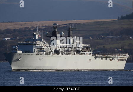 HMS Albion (L14), Albion-Klasse amphibisches Schiff der Royal Navy betrieben, vorbei an Gourock zu Beginn der Übung gemeinsame Krieger 19-1. Stockfoto