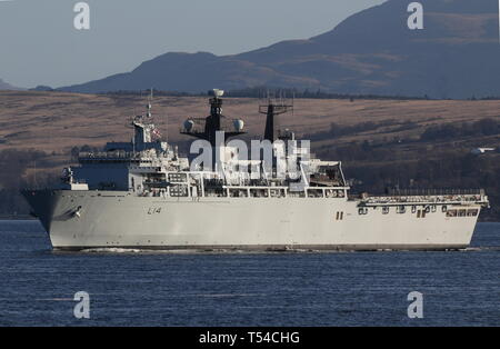 HMS Albion (L14), Albion-Klasse amphibisches Schiff der Royal Navy betrieben, vorbei an Gourock zu Beginn der Übung gemeinsame Krieger 19-1. Stockfoto