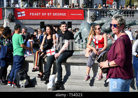 London, Großbritannien. April 2019., London, Großbritannien, 20. 20. April 2019. . Fest der St George englische Kultur mit Musik und Englisch Garküchen auf dem Trafalgar Square am 20. April 2019, London, UK zu feiern. Bild Capital/Alamy Leben Nachrichten Bild Capital/Alamy leben Nachrichten Stockfoto