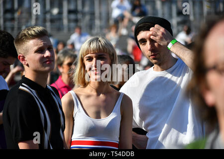 London, Großbritannien. April, 2019 20. Basking in London - Jazz Mino führt am Fest des Hl. Georg englische Kultur mit Musik und Englisch Garküchen auf dem Trafalgar Square am 20. April 2019, London, UK zu feiern. Bild Capital/Alamy leben Nachrichten Stockfoto