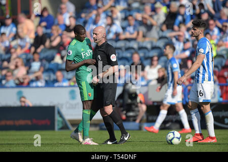 Huddersfield, Yorkshire, Großbritannien. 20 Apr, 2019. Abdoulaye Doucouré von Watford ist während der Premier League Match zwischen Huddersfield Town und Watford am John Smith's Stadion, Huddersfield am Samstag gebucht. April 2019 20. (Quelle: Pat Scaasi | MI Nachrichten) nur die redaktionelle Nutzung, eine Lizenz für die gewerbliche Nutzung erforderlich. Keine Verwendung in Wetten, Spiele oder einer einzelnen Verein/Liga/player Publikationen. Foto darf nur für Zeitung und/oder Zeitschrift redaktionelle Zwecke verwendet werden. Credit: MI Nachrichten & Sport/Alamy leben Nachrichten Stockfoto