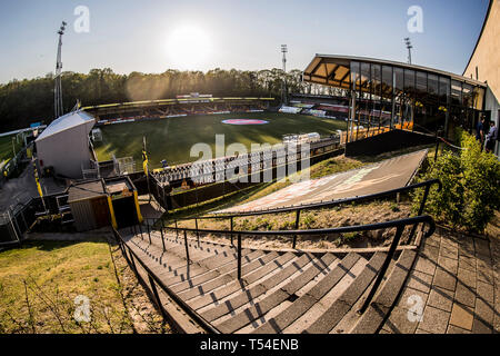 Venlo, Niederlande. 20 Apr, 2019. VENLO, VVV Venlo - De Graafschap, 20-04-2019 Fußball, niederländischen Eredivisie Saison 2018 - 2019, Covebo Stadion De Koel, Überblick über das Stadion Credit: Pro Schüsse/Alamy leben Nachrichten Stockfoto