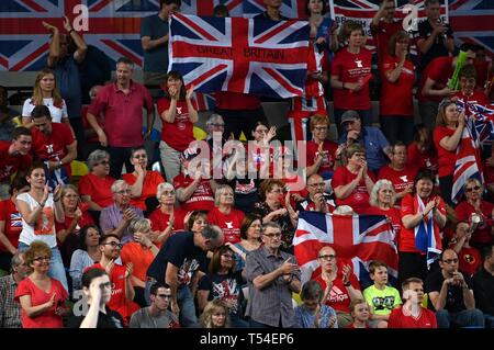 London, Großbritannien. 20. April 2019. Stratford, London, UK. 20 Apr, 2019 die britischen Fans feiern. Gummi 2. Grossbritannien v Kasachstan. Welt Gruppe II Play off in der BNP Paribas Fed Cup. Kupfer, Arena. Queen Elizabeth Olympic Park. Stratford. London. UK. 20.04.2019. Credit: Sport in Bildern/Alamy Live News Credit: Sport in Bildern/Alamy leben Nachrichten Stockfoto