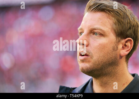 München, Deutschland. 20 Apr, 2019. Florian Bremen Kohfeldt, Trainer des FC BAYERN MÜNCHEN - SV WERDER BREMEN 1-0-DFL-Bestimmungen verbieten die Verwendung von Fotografien als BILDSEQUENZEN und/oder quasi-VIDEO - 1. Deutsche Fussball Liga, München, 20. April 2019 Saison 2018/2019, Spieltag 30, FCB, München, © Peter Schatz/Alamy Live News Credit: Peter Schatz/Alamy leben Nachrichten Stockfoto