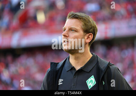 München, Deutschland. 20 Apr, 2019. Florian KOHFELDT (Trainer Werder Bremen), single Bild, Single Cut Motiv, Porträt, Porträt, Porträt. Fussball 1. 1. Fussballbundesliga, 30. Spieltag, Spieltag 30, Bayern München M) - SV Werder Bremen (HB), am 20.04.2019 in München ALLIANZARENA, DFL-BESTIMMUNGEN VERBIETEN DIE VERWENDUNG DER FOTOGRAFIE ALS BILD-SEQUENZEN UND/ODER QUASI-VIDEO. | Verwendung der weltweiten Kredit: dpa/Alamy leben Nachrichten Stockfoto