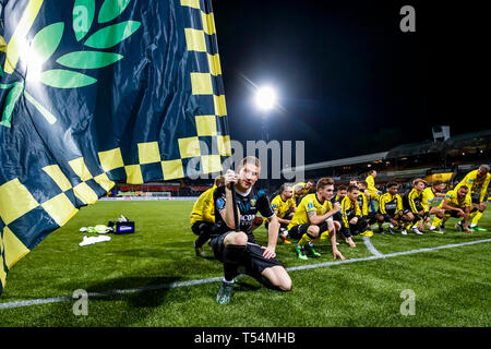 Venlo, Niederlande. 20 Apr, 2019. Fußball, niederländischen Eredivisie Saison 2018 - 2019, Covebo Stadion De Koel, VVV Venlo Torwart Lars Unnerstall Feiern nach dem Spiel VVV Venlo - De Graafschap Credit: Pro Schüsse/Alamy leben Nachrichten Stockfoto