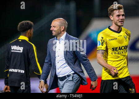 Venlo, Niederlande. 20 Apr, 2019. Fußball, niederländischen Eredivisie Saison 2018 - 2019, Covebo Stadion De Koel, VVV Venlo Trainer Maurice Steijn (M) nach dem Match VVV Venlo - De Graafschap Credit: Pro Schüsse/Alamy leben Nachrichten Stockfoto
