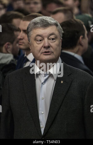 Kiew, Ukraine. 21 Apr, 2019. Petro Poroschenko, Präsident der Ukraine, im Wahllokal in Kiew für die zweite Runde der Wahlen Präsident der Ukraine. Credit: Celestino Arce Lavin/ZUMA Draht/Alamy leben Nachrichten Stockfoto