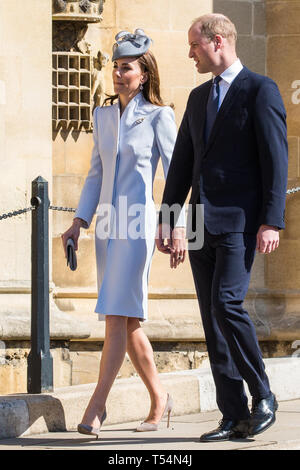 Windsor, Großbritannien. 21. April 2019. Der Herzog und die Herzogin von Cambridge kommen am Ostersonntag Mattins Service in der St. George's Chapel in Windsor Castle zu besuchen. Credit: Mark Kerrison/Alamy leben Nachrichten Stockfoto