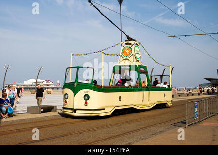 Herzogin von Cornwall 1934 vor dem Krieg Blackpool Boat 600 erhaltene Straßenbahnen; Blackpool, Lancashire. Ostern Gold Heritage Weekend Trams von gestrigen Fährpassagiere entlang der Strandbahn. VEREINIGTES KÖNIGREICH Stockfoto