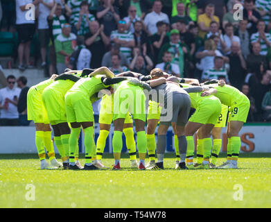 Easter Road Stadium, Edinburgh, Midlothian, Großbritannien. 21 Apr, 2019. Ladbrokes schottischen Premiereship - Hibernian v Celtic. Bild zeigt: Keltische gehen in ihren traditionellen Unordnung vor dem Kick-off als Hibs host spielen zu Celtic bei Easter Road Stadium, Edinburgh Credit: Ian Jacobs/Alamy leben Nachrichten Stockfoto