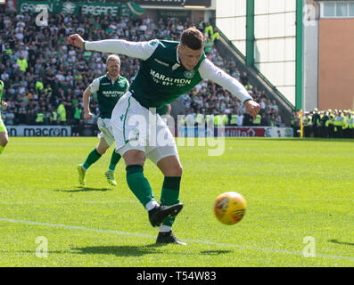 Easter Road Stadium, Edinburgh, Midlothian, Großbritannien. 21 Apr, 2019. Ladbrokes schottischen Premiereship - Hibernian v Celtic. Bild zeigt: Schweizer Hibs' Stürmer, Florian Kamberi, schießt für Ziel in der zweiten Hälfte als Hibs spielen Wirt zu Celtic bei Easter Road Stadium, Edinburgh Credit: Ian Jacobs/Alamy leben Nachrichten Stockfoto