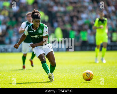 Easter Road Stadium, Edinburgh, Midlothian, Großbritannien. 21 Apr, 2019. Ladbrokes schottischen Premiereship - Hibernian v Celtic. Bild zeigt: Belgische zentrale hibs" Mittelfeldspieler, Stephane Omeonga, schießt in der zweiten Hälfte als Hibs spielen Wirt zu Celtic bei Easter Road Stadium, Edinburgh Credit: Ian Jacobs/Alamy leben Nachrichten Stockfoto