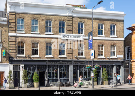 Ehemalige 17. Jahrhundert King's Head Pub, Fulham Broadway, Fulham, Londoner Stadtteil Hammersmith und Fulham, Greater London, England, Vereinigtes Königreich Stockfoto