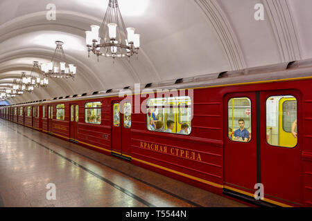 Moskau, Russland - Juli 16, 2018: Frunzenskaya entlang der U-Bahnlinie Sokolnicheskaya station in Moskau, Russland. Stockfoto