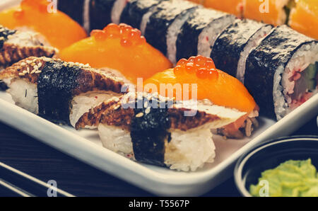 Essen Hintergrund, Sushi set closeup asiatische Küche Stockfoto