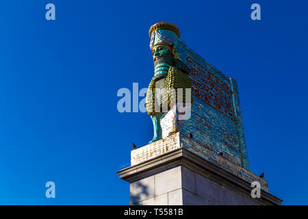 Skulptur von Michael Rakowitz "der unsichtbare Feind sollte nicht auf den vierten Sockel außerhalb der National Gallery, Trafalgar Square, London, UK Stockfoto