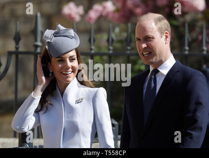 Der Herzog und die Herzogin von Cambridge ankommen, für die Ostern Mattins Service im St George's Kapelle, Schloss Windsor, Windsor. Stockfoto