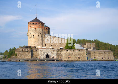 Die alte Festung von Olavinlinna (Olafsborg) schließen bis auf einem sonnigen Juli Tag. Savonlinna, Finnland Stockfoto