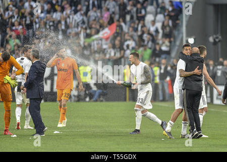 Turin, Italien. 20 Apr, 2019. Juventus Turin feiern nach seiner gesicherten 8 aufeinander folgenden Italienischen 2018/19 DES cudetto' Serie A Meisterschaften, nach dem Sieg der italienischen Serie A Fußballspiel Juventus vs Fiorentina bei Allianz Stadion Turin, Turin, 20/04/2019 Credit: Antonio Polia/Pacific Press/Alamy leben Nachrichten Stockfoto