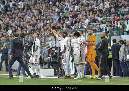 Turin, Italien. 20 Apr, 2019. Juventus Turin feiern nach seiner gesicherten 8 aufeinander folgenden Italienischen 2018/19 DES cudetto' Serie A Meisterschaften, nach dem Sieg der italienischen Serie A Fußballspiel Juventus vs Fiorentina bei Allianz Stadion Turin, Turin, 20/04/2019 Credit: Antonio Polia/Pacific Press/Alamy leben Nachrichten Stockfoto