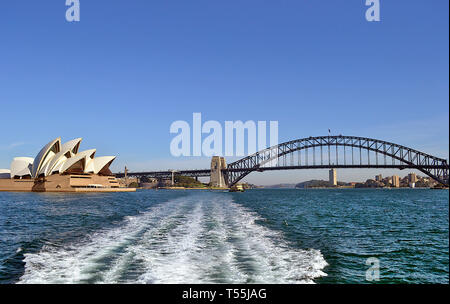 Die Sydney Harbour Bridge in Australien, 12. August 2011, der Harbour Bridge Blick vom Boot aus dem Hafen für die Wale beobachten Stockfoto