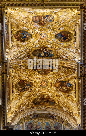 Bergamo, Italien - 18. Oktober 2018: Innenraum der Basilika Santa Maria Maggiore. Stockfoto