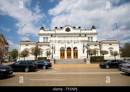 SOFIA, Bulgarien - 21 April, 2019: Blick auf das Parlament, die Nationalversammlung, den Bulgarischen Parlament in Sofia, Bulgarien. Stockfoto