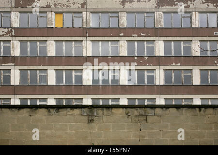 Stillgelegte Büros und Außenwand der Stasi HQ Hohenschonhausen Gebäude komplex, Berlin, Deutschland. Stockfoto