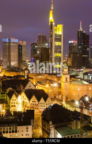 Skyline bei Sonnenuntergang in Frankfurt, Deutschland Stockfoto