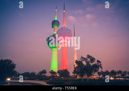 Lit Kuwait Towers in Kuwait City, Kuwait Stockfoto